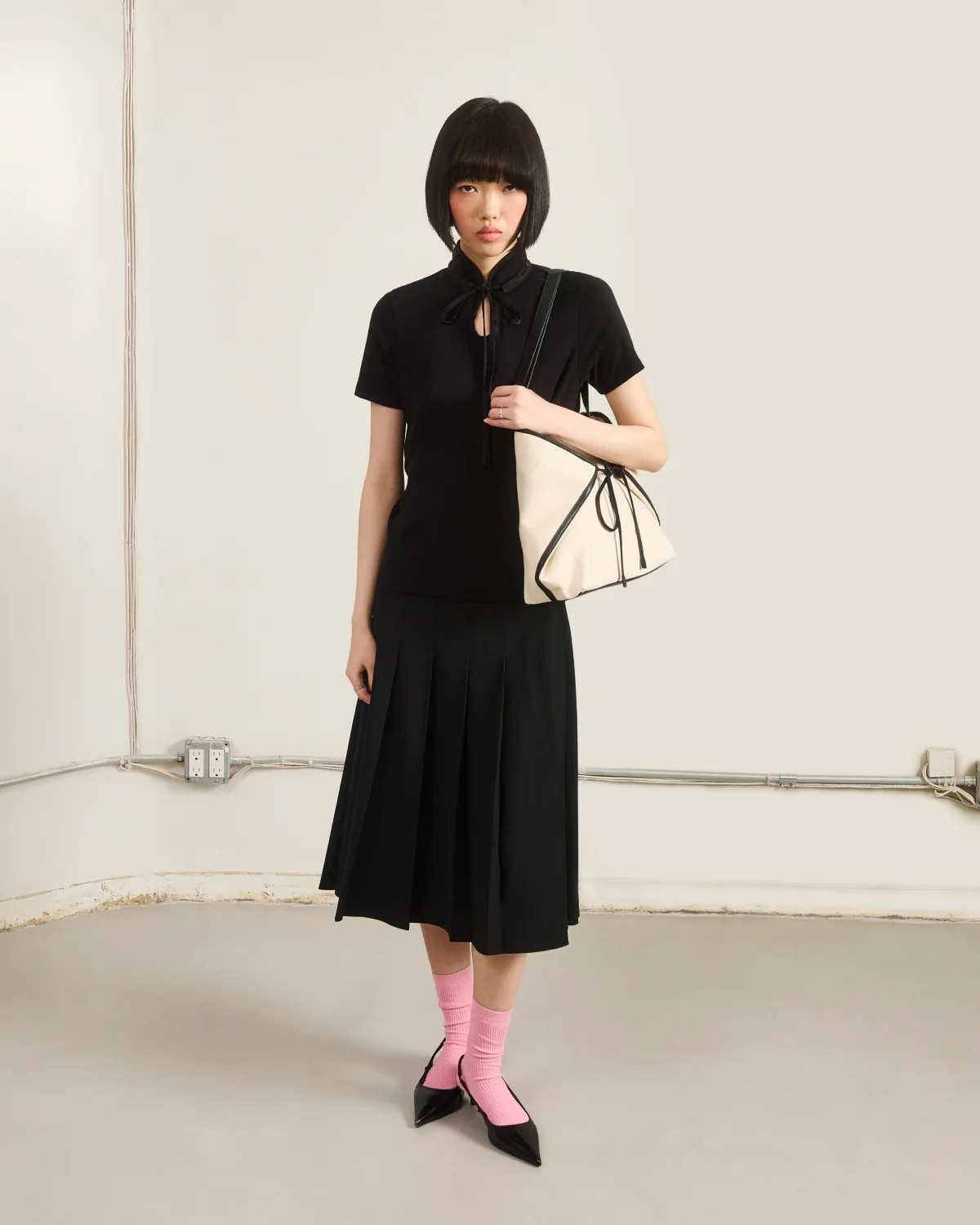 BLACK RIBBON TIE POLO - Image 2