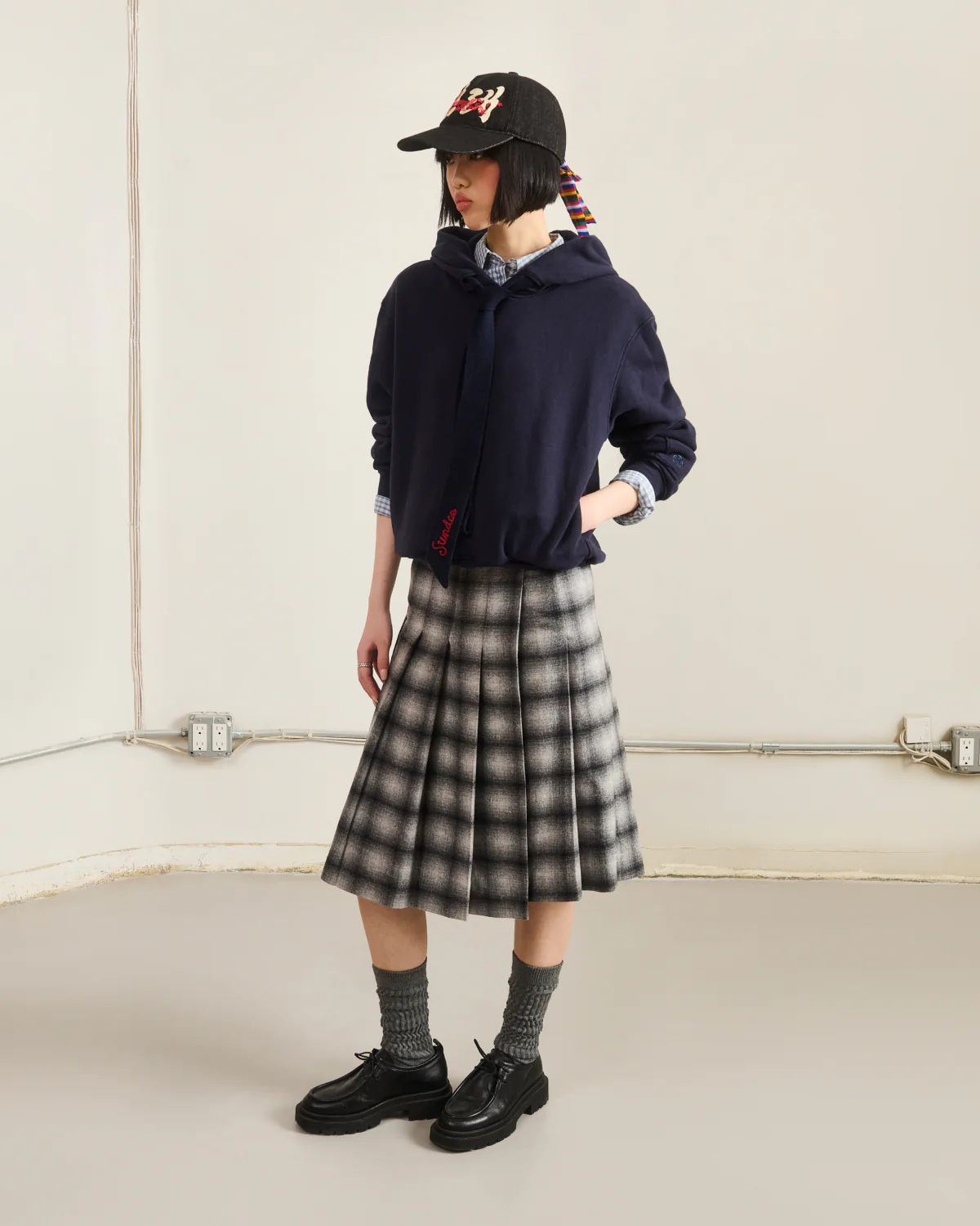 NAVY KNIT TIE HOODIE - Image 3
