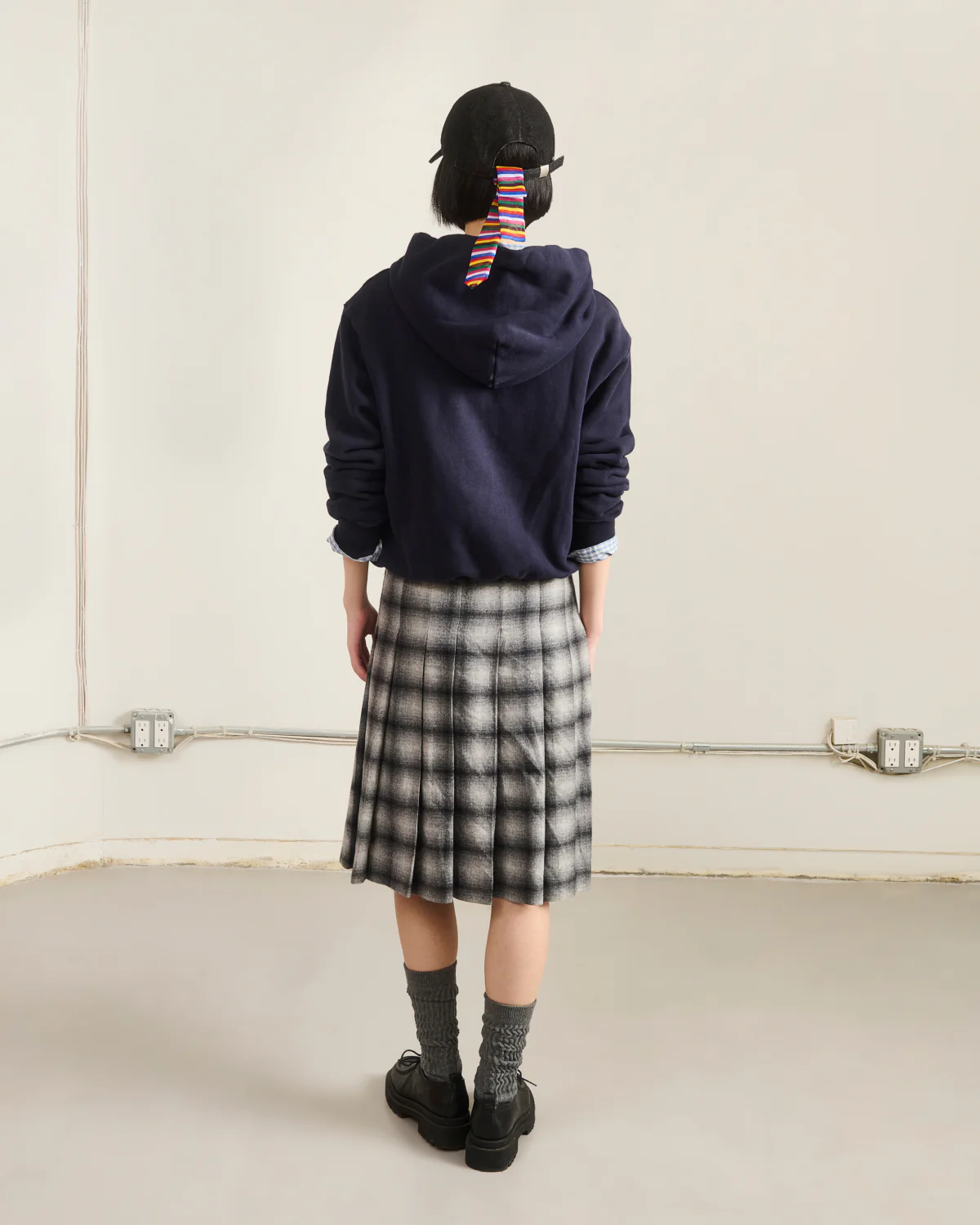 NAVY KNIT TIE HOODIE - Image 4